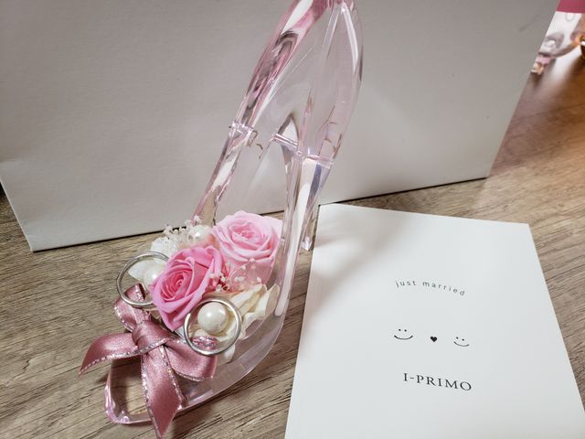 結婚式場でもらったリングピローと一緒に