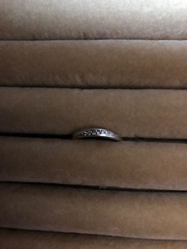 結婚指輪として購入した妻のほうの指輪です。