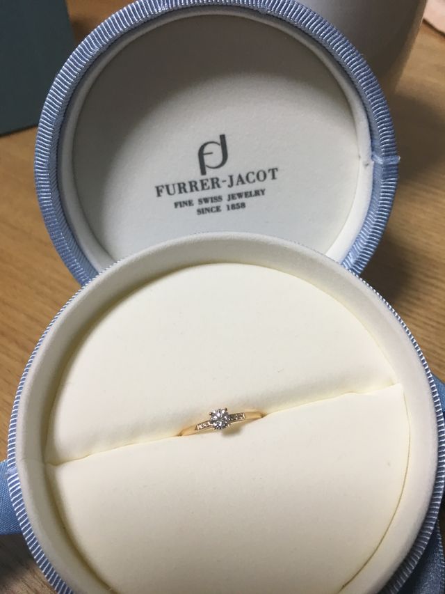 王道のエンゲージリング、ピンクゴールドです。