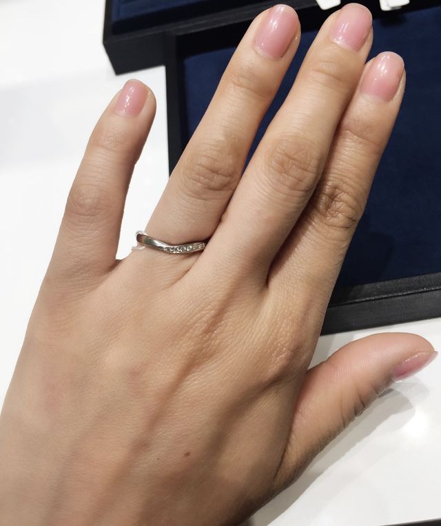 アイプリモにて試着させてもらった結婚指輪。
