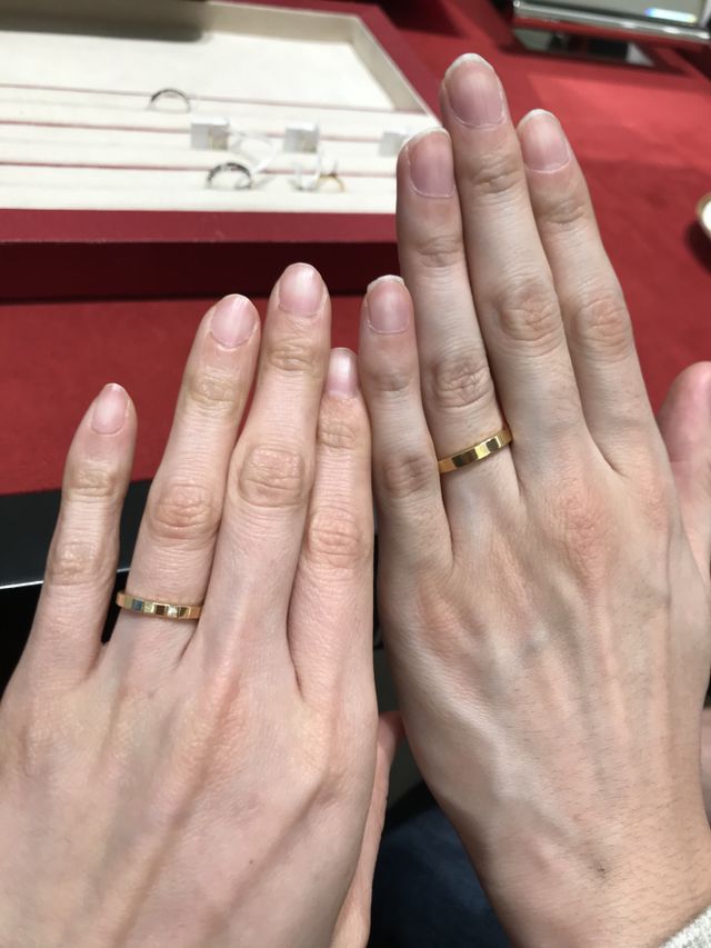 アイスキューブの一石ダイヤ、イエローゴールドです