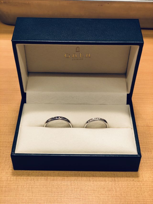 受け取ってすぐ入った飲食店で撮りました。