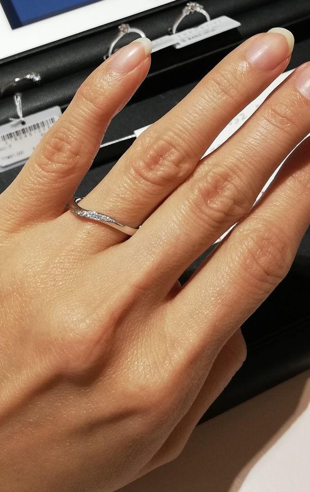 内甲丸で付け心地の良い指輪