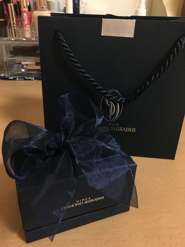 購入した時についてくる箱と袋です。