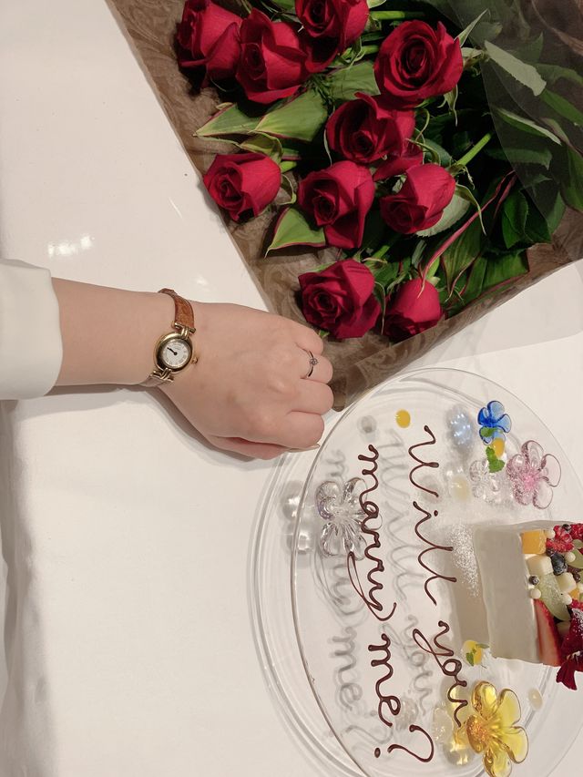 素敵な婚約指輪をもらいました。