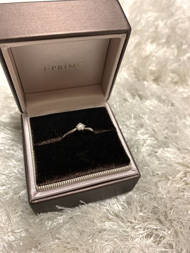 デザインもこだわりもありリングの部分がねじれててオシャレです