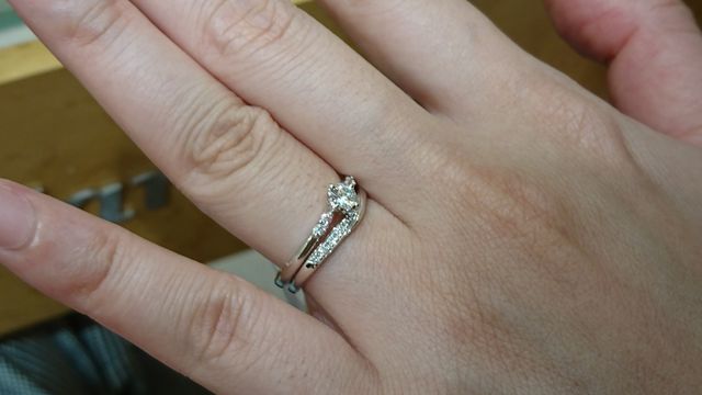 ピンクダイヤが入れられるとのことで可愛かったです。