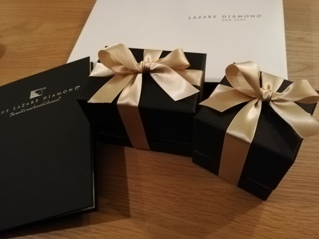 ボックスも大人っぽくてかわいいです。
鑑定書が付きます。