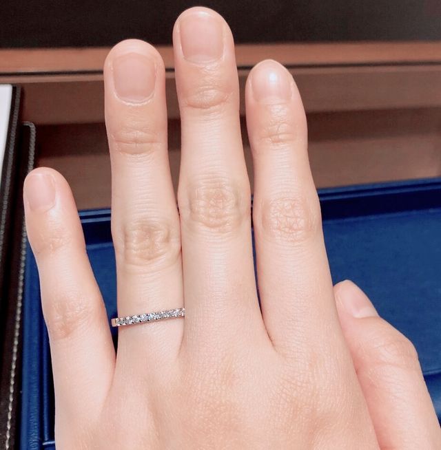 ハーフエタニティーリングです。