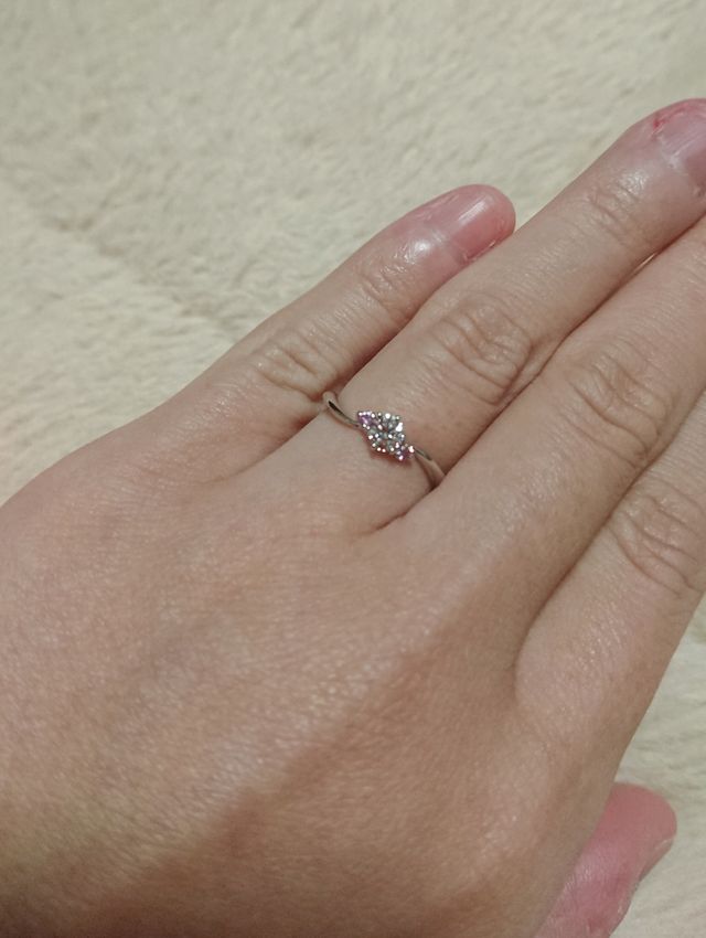 Ariaのナデシコモチーフでピンクサファイヤが配石されてます