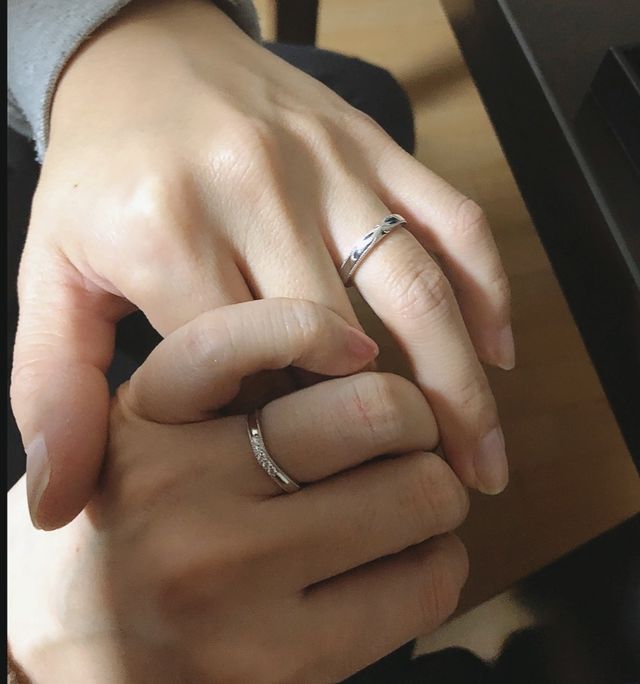 マリッジリング着用時。彼はエリザベート、私はレーヌドコロール