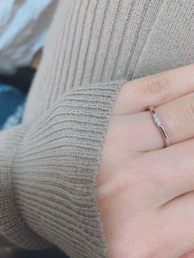 ダイヤが3連になっていて、すこしU字になっています