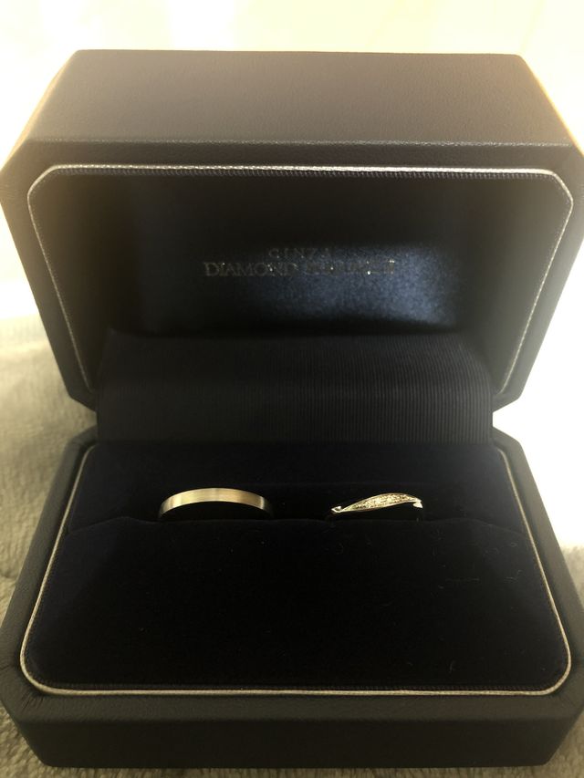 左が男性用、右側が女性用です。2人で異なるタイプにしました。