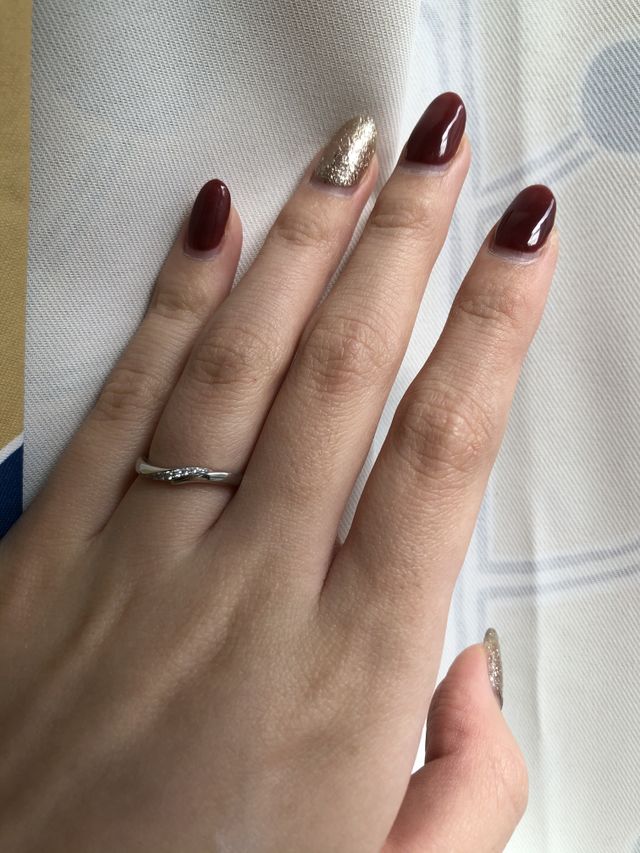 試着を重ね、幅やダイヤの数など自分好みのものに出会えました。