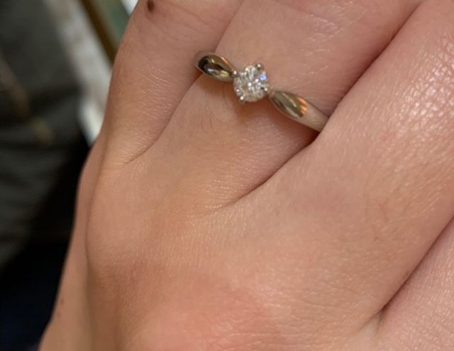 カルティエで試着した時の写真です。