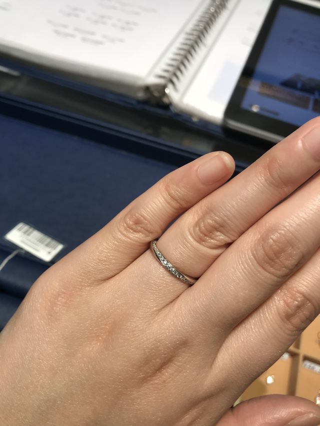 ふっくらしている私の指をすっきり見せてくれると感じました。