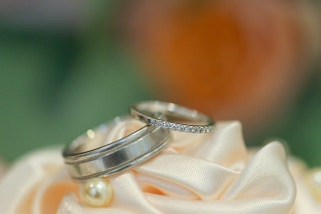 左の指輪です。