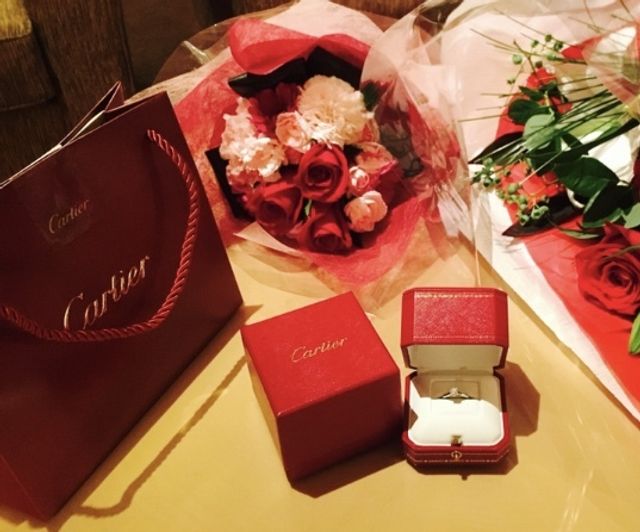 プラチナに一粒ダイアの王道のデザインが気に入っています。