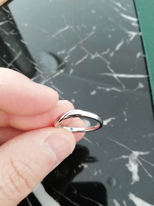 
メンズでは珍しく、ひねりのあるデザインを選びました。