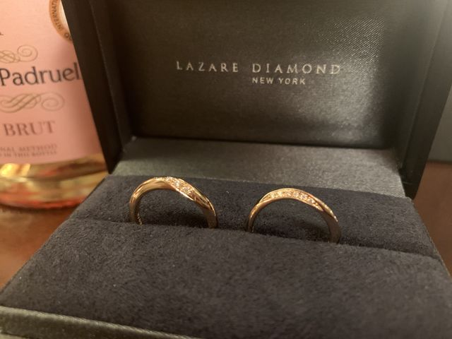 ダイヤの輝きに惹かれ、ラザールダイヤモンド様で購入しました