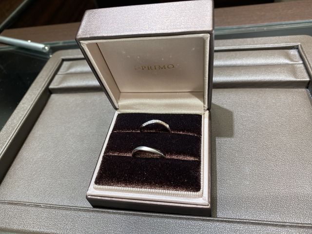 結婚指輪のできたてホヤホヤの写真です♡