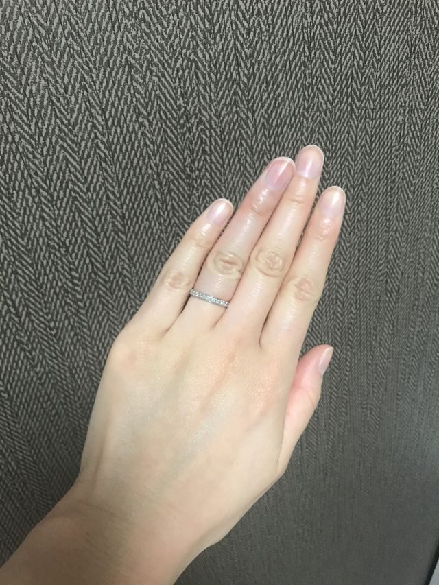 ハーフエタニティの結婚指輪です。