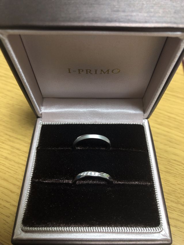 重厚感のある素敵なボックスに入っていました。