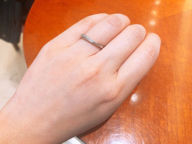 長くつけられるデザインで、綺麗に輝くダイヤが気に入りました。