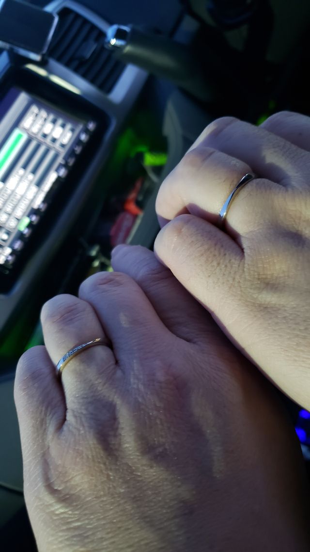 向かって左が私です。