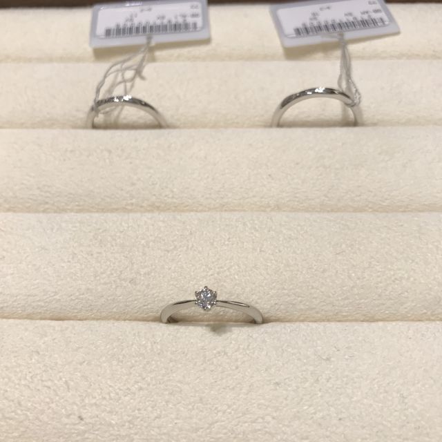 シンプルでキラキラした輝きもとてもすてきです^_^