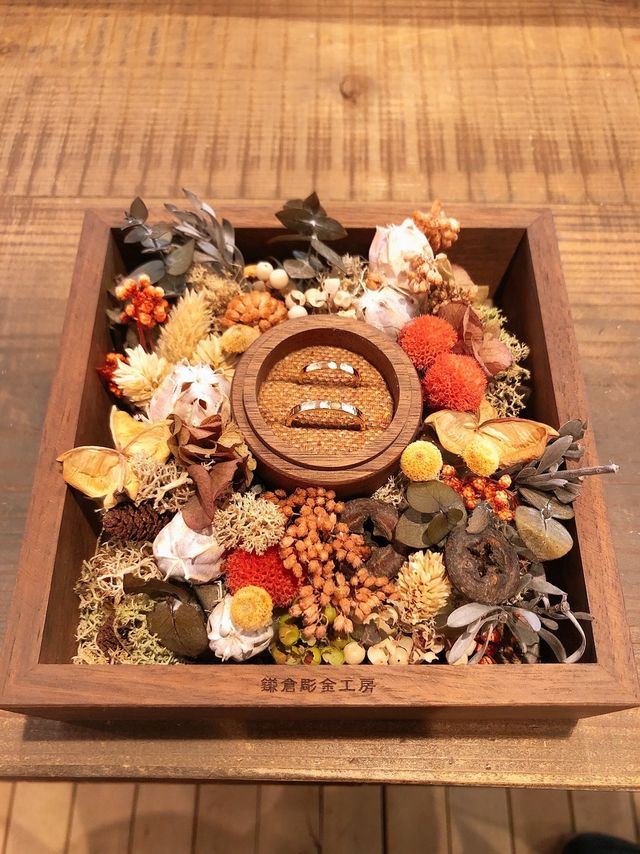 指輪を作成した後、記念撮影用にと　箱を用意してくだいました。