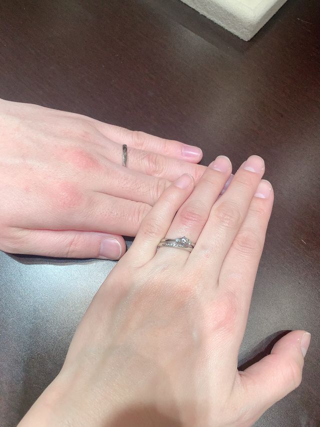 シンプルと王道でエンゲージと重ね着けを重視して選びました。