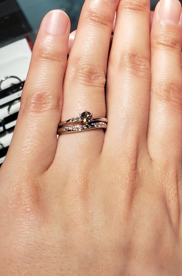 下が結婚指輪です。