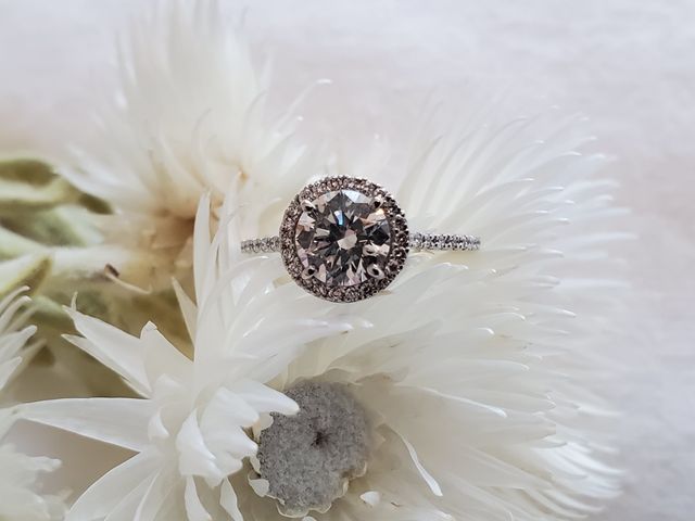 メレダイヤで囲んだ1ctのハーフエタニティリング