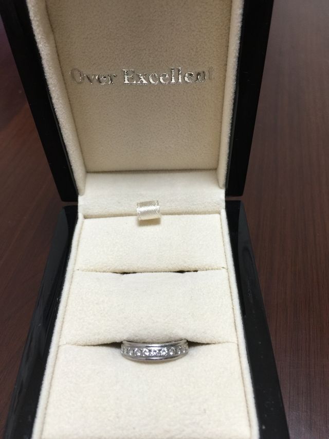 ハーフエタニティタイプの、マリッジリングです。