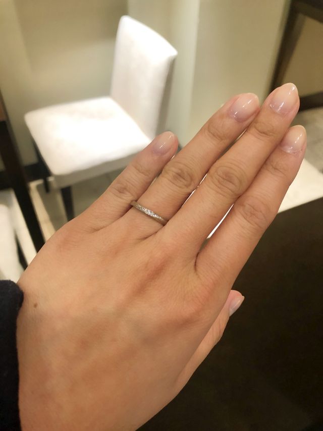 指馴染みもよく、ダイヤも綺麗に輝いていて素敵でした。