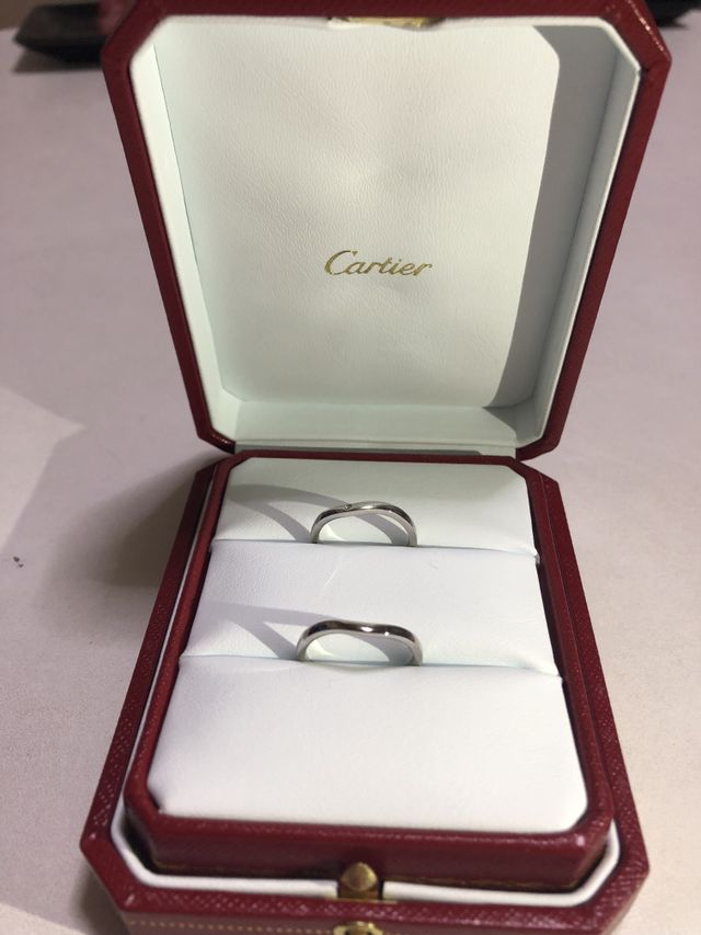 私のは奥のでダイヤ入りです