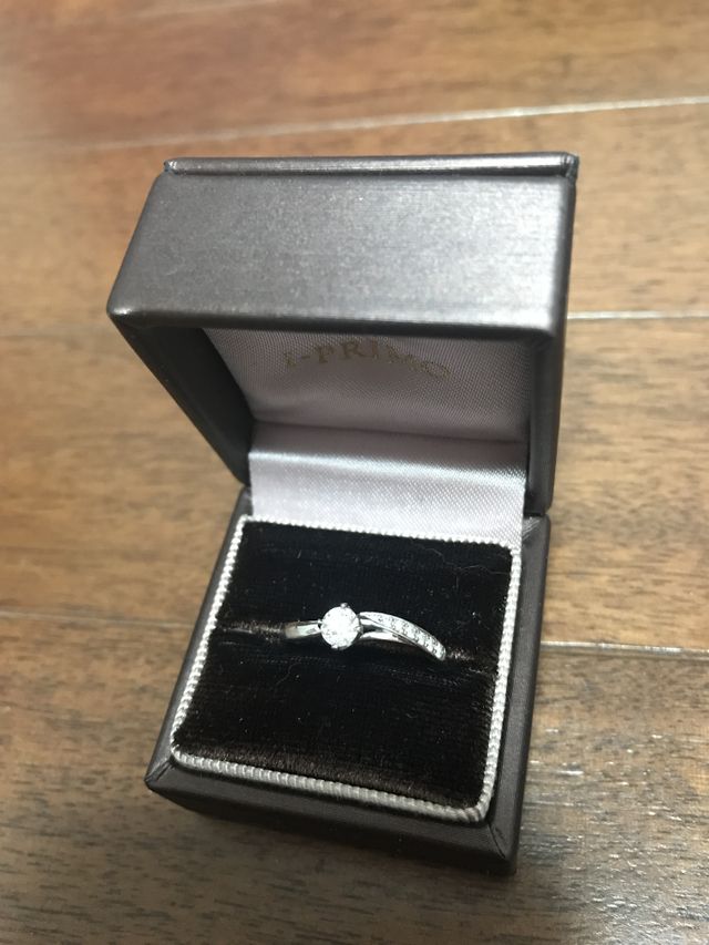 貰った時のBOXに入れてる時の指輪の写真