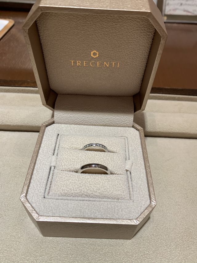 双子ダイヤモンドが入ったマリッジリング