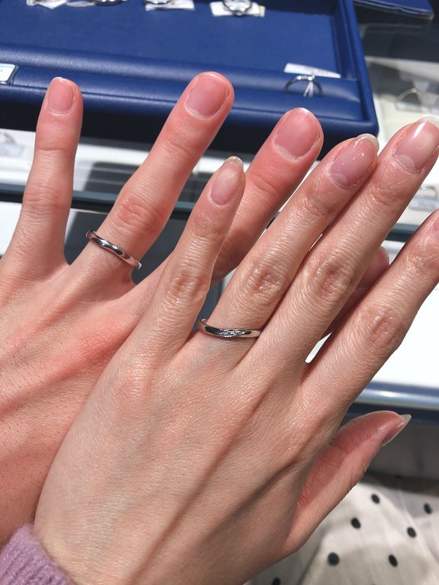 ウエーヴがついているデザイン。