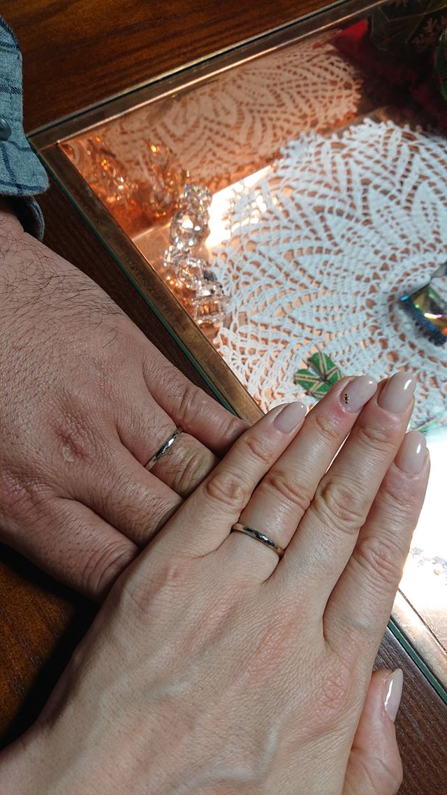 二色で鏡面仕上げとマットな仕上げに