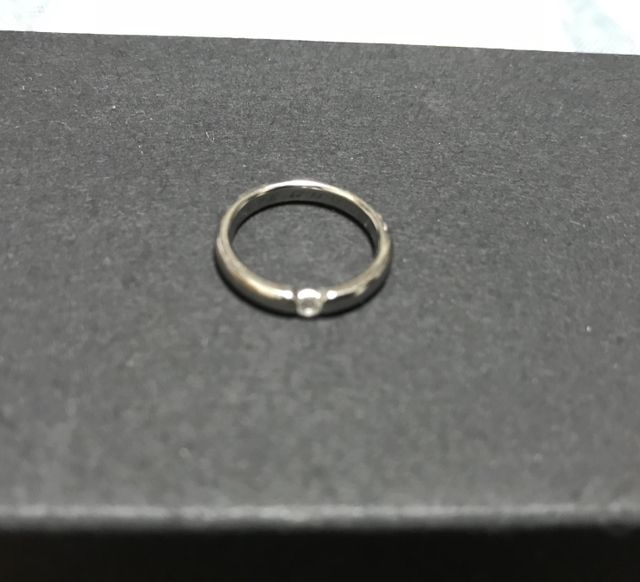 Anolyu One
一粒ダイヤが光るシンプルリングです。