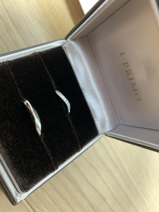 上からや下からみてもダイヤがキラキラで可愛いです。