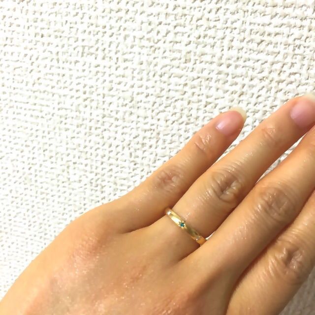 指にはめた時の写真です。