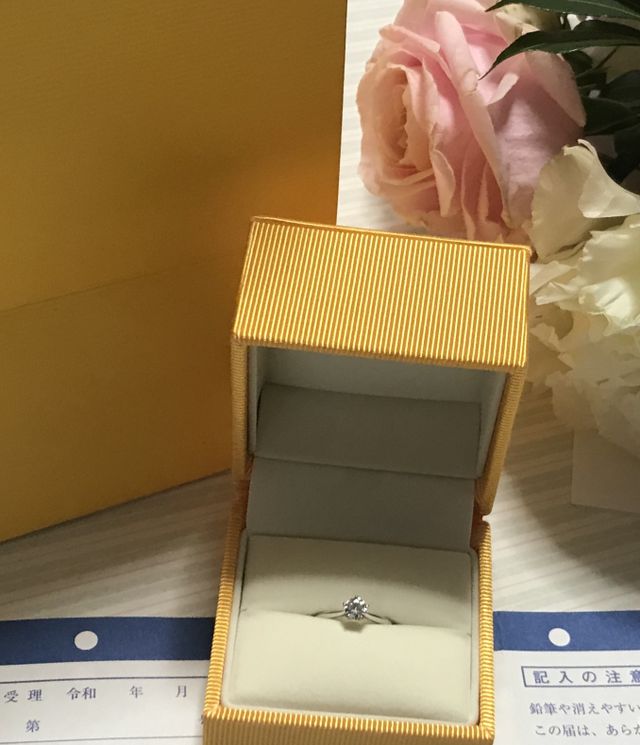 1粒のダイヤのリングです。