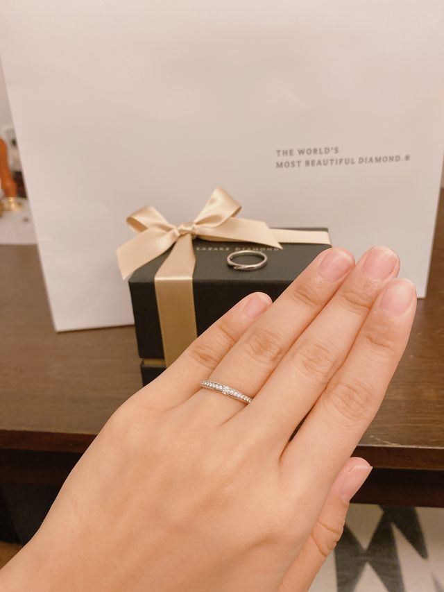 ハーフエタニティです。内甲丸加工は本当に付け心地がいいです