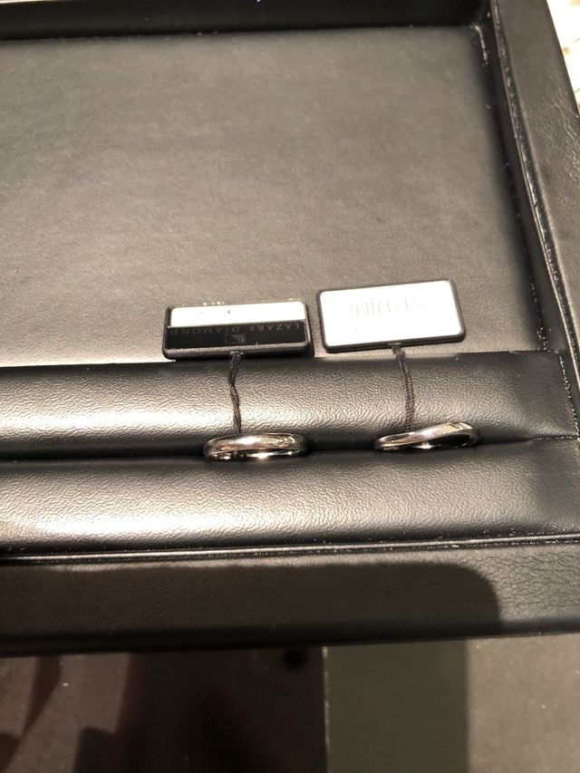 シンプルなデザインの指輪