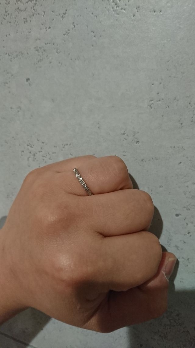 PGだと肌に馴染んでしまうので自分はWGで