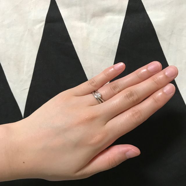 サイズ7号です。
緩やかなカーブが女性らしいです。