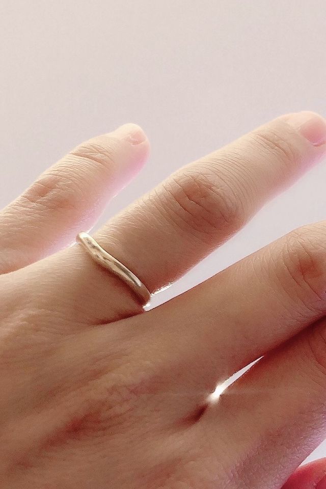 細めのウェーブデザイン